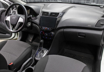 Подержанный автомобиль Hyundai Solaris Sedan 2011 года (11 фото)