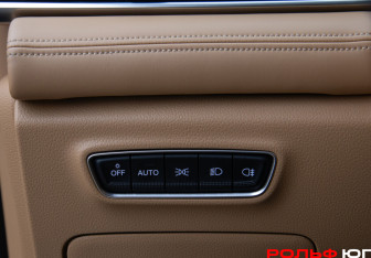 Подержанный автомобиль Voyah Dream 2023 года (24 фото)