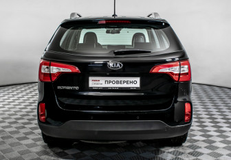 Подержанный автомобиль Kia Sorento 2014 года (6 фото)