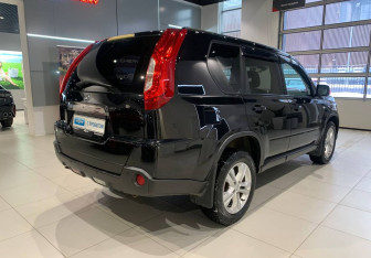 Подержанный автомобиль Nissan X-Trail 2013 года (4 фото)
