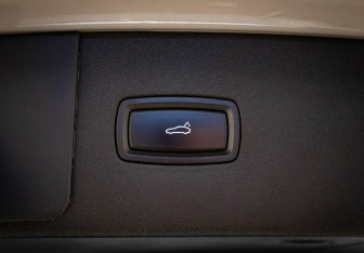 Подержанный автомобиль Porsche Cayenne 2021 года (32 фото)