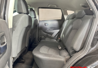 Подержанный автомобиль Nissan Qashqai 2011 года (10 фото)