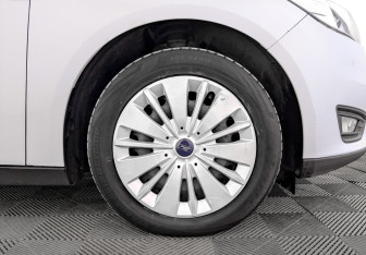 Подержанный автомобиль Ford Focus Hatchback 2018 года (18 фото)