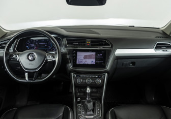 Подержанный автомобиль Volkswagen Tiguan 2018 года (13 фото)