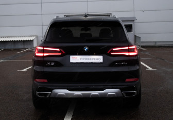 Подержанный автомобиль BMW X5 2020 года (6 фото)