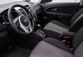 Подержанный автомобиль Kia Venga 2011 года (10 фото)