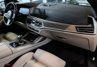 Подержанный автомобиль BMW X7 2020 года (7 фото)