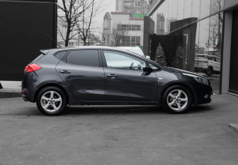 Подержанный автомобиль Kia Ceed Hatchback 2013 года (4 фото)