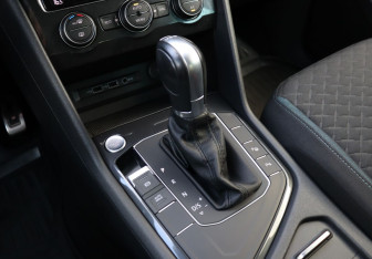 Подержанный автомобиль Volkswagen Tiguan 2019 года (16 фото)