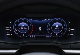 Подержанный автомобиль Skoda Karoq 2021 года (12 фото)