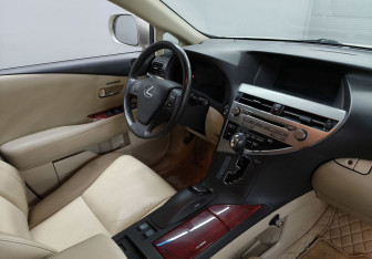 Подержанный автомобиль Lexus RX 2011 года (11 фото)