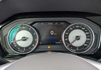 Подержанный автомобиль Volkswagen Touareg 2018 года (13 фото)