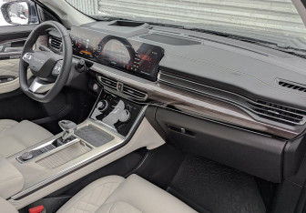 Подержанный автомобиль Exeed VX 2022 года (13 фото)