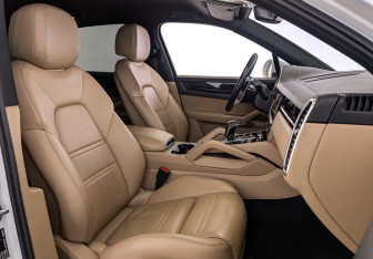 Подержанный автомобиль Porsche Cayenne 2019 года (24 фото)