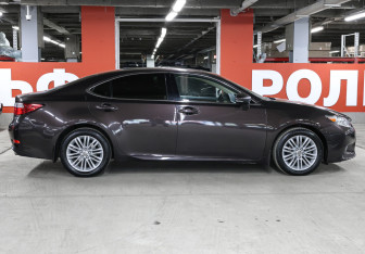 Подержанный автомобиль Lexus ES 2014 года (4 фото)