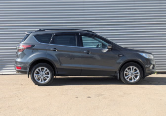 Подержанный автомобиль Ford Kuga 2017 года (4 фото)