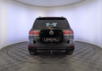 Подержанный автомобиль Volkswagen Touareg 2008 года (6 фото)