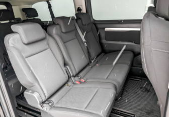 Подержанный автомобиль Peugeot Traveller 2022 года (28 фото)