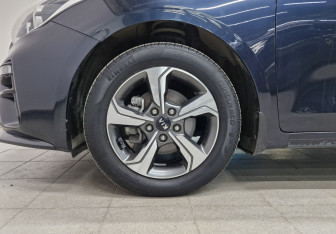 Подержанный автомобиль Kia Cerato Sedan 2019 года (12 фото)