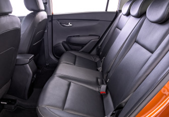 Подержанный автомобиль Kia Rio Hatchback 2022 года (18 фото)