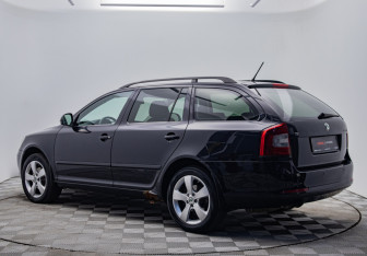Подержанный автомобиль Skoda Octavia Wagon 2012 года (3 фото)