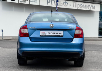 Подержанный автомобиль Skoda Rapid Liftback 2015 года (6 фото)