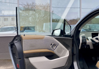 Подержанный автомобиль BMW i3 2017 года (18 фото)