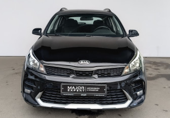 Подержанный автомобиль Kia Rio Hatchback 2021 года (2 фото)