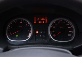 Подержанный автомобиль Renault Duster 2013 года (12 фото)