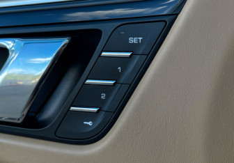 Подержанный автомобиль Porsche Macan 2016 года (17 фото)
