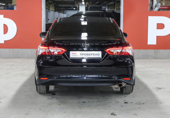 Подержанный автомобиль Toyota Camry Sedan 2020 года (6 фото)