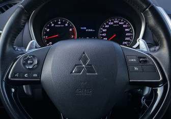 Подержанный автомобиль Mitsubishi Eclipse Cross 2018 года (15 фото)