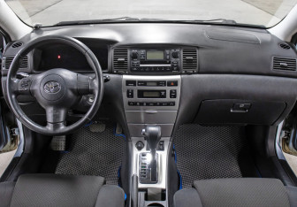 Подержанный автомобиль Toyota Corolla Sedan 2006 года (14 фото)