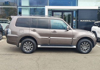 Подержанный автомобиль Mitsubishi Pajero 2014 года (4 фото)