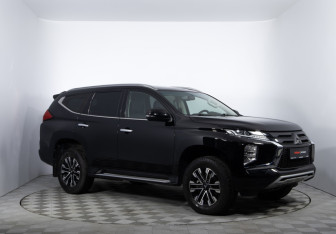 Подержанный автомобиль Mitsubishi Montero Sport 2023 года (3 фото)