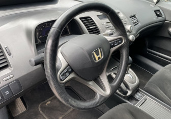 Подержанный автомобиль Honda Civic Sedan 2008 года (13 фото)