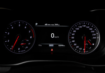 Подержанный автомобиль Genesis G70 2018 года (11 фото)