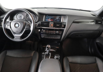Подержанный автомобиль BMW X4 2017 года (11 фото)