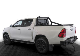 Подержанный автомобиль Toyota Hilux 2020 года (7 фото)