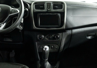 Подержанный автомобиль Renault Logan Sedan 2019 года (8 фото)