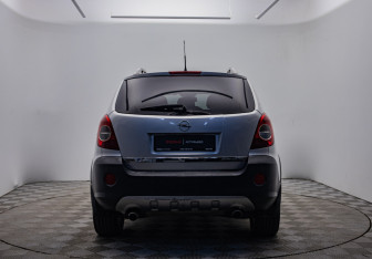Подержанный автомобиль Opel Antara 2010 года (6 фото)