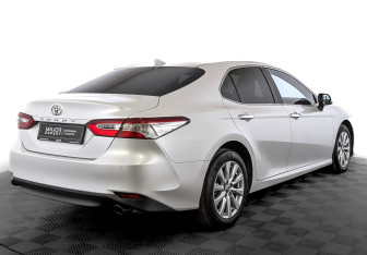 Подержанный автомобиль Toyota Camry Sedan 2020 года (5 фото)