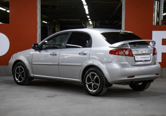 Подержанный автомобиль Chevrolet Lacetti Hatchback 2010 года (7 фото)