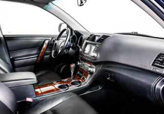 Подержанный автомобиль Toyota Highlander 2012 года (9 фото)