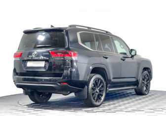 Подержанный автомобиль Toyota Land Cruiser Suv 2021 года (5 фото)