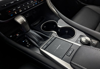 Подержанный автомобиль Lexus RX 2022 года (28 фото)