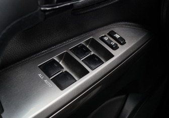 Подержанный автомобиль Toyota Land Cruiser Suv 2012 года (27 фото)