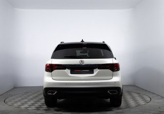 Подержанный автомобиль Acura MDX 2014 года (6 фото)