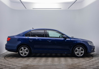 Подержанный автомобиль Volkswagen Jetta Sedan 2015 года (4 фото)