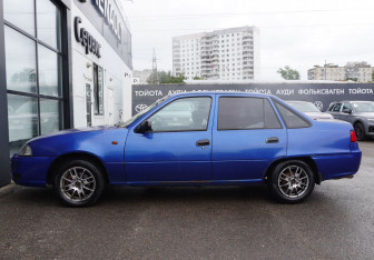 Подержанный автомобиль Daewoo Nexia Sedan 2010 года (8 фото)